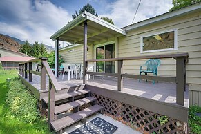 Cozy Salmon Home w/ Mountain Views & River Access