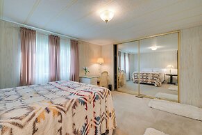 Cozy Salmon Home w/ Mountain Views & River Access