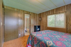 Cozy Salmon Home w/ Mountain Views & River Access