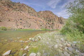 Cozy Salmon Home w/ Mountain Views & River Access
