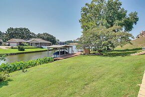 Peaceful Hot Springs Home: Deck w/ Water Views!