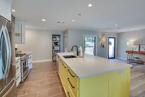 Peaceful Hot Springs Home: Deck w/ Water Views!