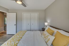 Peaceful Hot Springs Home: Deck w/ Water Views!