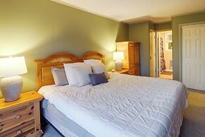 Pet-friendly Beech Mountain Condo: Walk to Slopes!