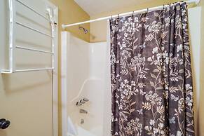 Pet-friendly Beech Mountain Condo: Walk to Slopes!