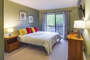 Pet-friendly Beech Mountain Condo: Walk to Slopes!