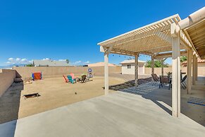 Yucca Valley Home w/ Fire Pit, Grill & Yard Games!