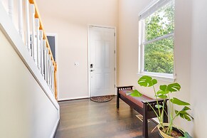 Bothell Retreat: Home Gym, Fireplace & More!