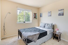 Bothell Retreat: Home Gym, Fireplace & More!