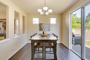 Bothell Retreat: Home Gym, Fireplace & More!