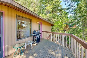 Serene La Conner Retreat w/ Fireplace & Deck!