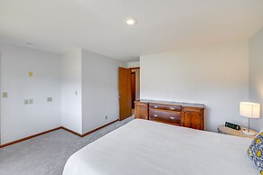 Serene La Conner Retreat w/ Fireplace & Deck!