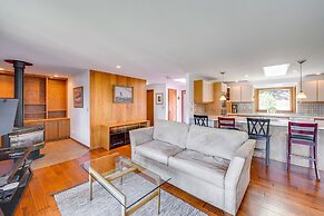 Serene La Conner Retreat w/ Fireplace & Deck!