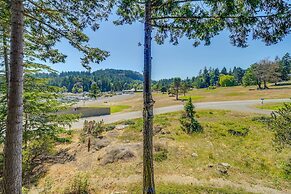 Serene La Conner Retreat w/ Fireplace & Deck!