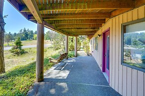 Serene La Conner Retreat w/ Fireplace & Deck!