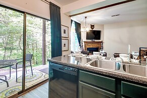 Wintergreen Resort Condo w/ Deck, 0.3 Mi to Slopes