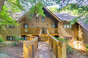 Wintergreen Resort Condo w/ Deck, 0.3 Mi to Slopes