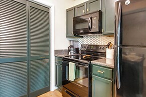 Wintergreen Resort Condo w/ Deck, 0.3 Mi to Slopes