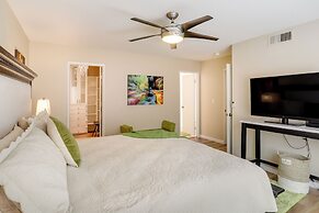 Golf Course, Pool Access: Palm Desert Condo!