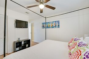 Bright Destin Condo w/ Community Pool!