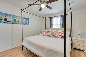 Bright Destin Condo w/ Community Pool!