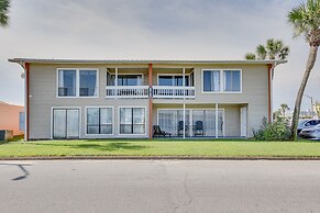 Bright Destin Condo w/ Community Pool!