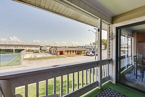 Bright Destin Condo w/ Community Pool!