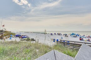 Bright Destin Condo w/ Community Pool!