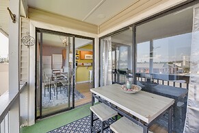 Bright Destin Condo w/ Community Pool!