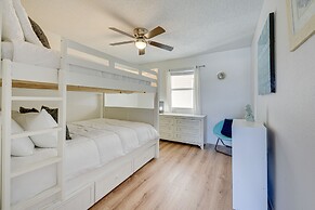Bright Destin Condo w/ Community Pool!