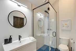 Brevard Retreat: Fireplace, Deck & Screened Porch!