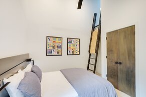 Brevard Retreat: Fireplace, Deck & Screened Porch!