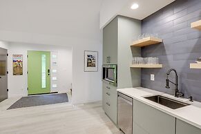 Brevard Retreat: Fireplace, Deck & Screened Porch!