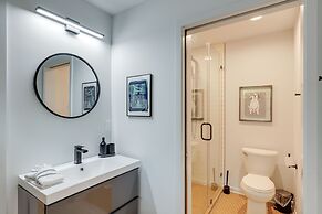 Brevard Retreat: Fireplace, Deck & Screened Porch!