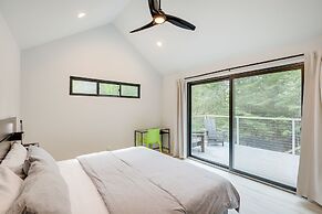 Brevard Retreat: Fireplace, Deck & Screened Porch!