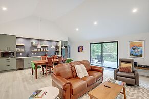 Brevard Retreat: Fireplace, Deck & Screened Porch!