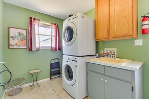 20 Mi to Austin: Texas Farmhouse on 10 Acres