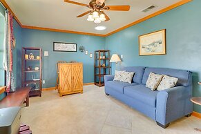 20 Mi to Austin: Texas Farmhouse on 10 Acres