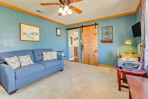 20 Mi to Austin: Texas Farmhouse on 10 Acres