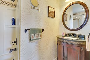 20 Mi to Austin: Texas Farmhouse on 10 Acres