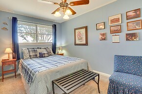 20 Mi to Austin: Texas Farmhouse on 10 Acres