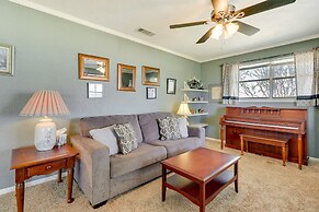 20 Mi to Austin: Texas Farmhouse on 10 Acres