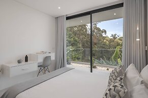 Sun, Pool and Comfort, The White House