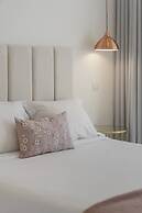 Sun, Pool and Comfort, The White House