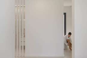 Sun, Pool and Comfort, The White House