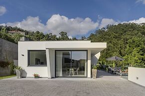 Sun, Pool and Comfort, The White House