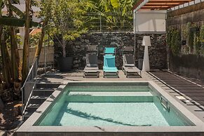 With Secret Garden and Pool - Villa Quebra Costas
