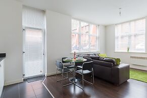 2bed Apt -king Bed -free Parking - Family Friendly