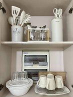 Inviting 2-bed Apartment in Mandaluyong