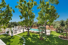 3589 Borgo Treffe by Perle di Puglia